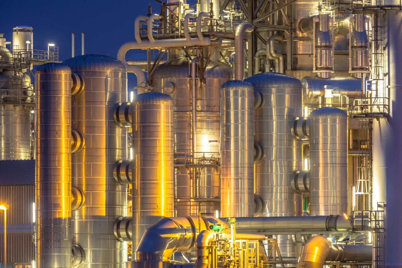 refinery-silos-and-pipes